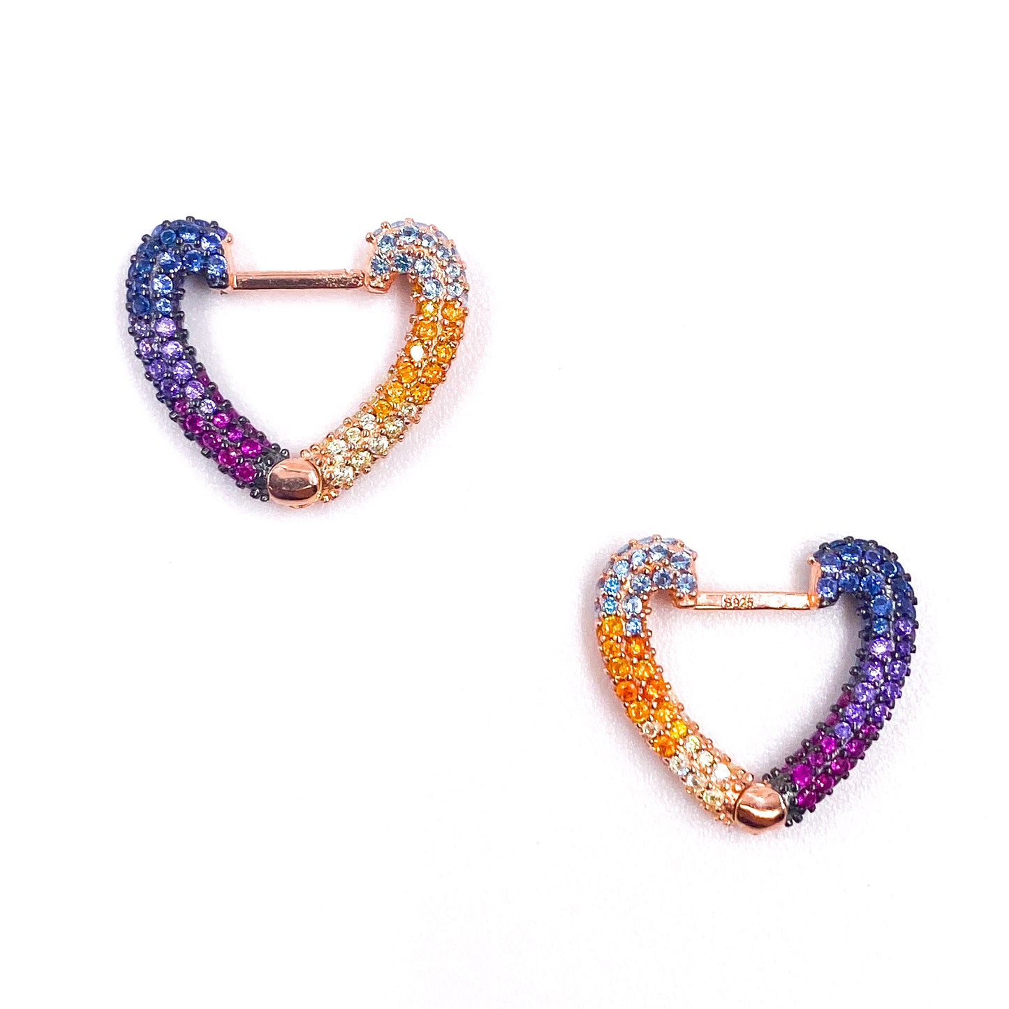 Aretes con corazón de zirconias de colores