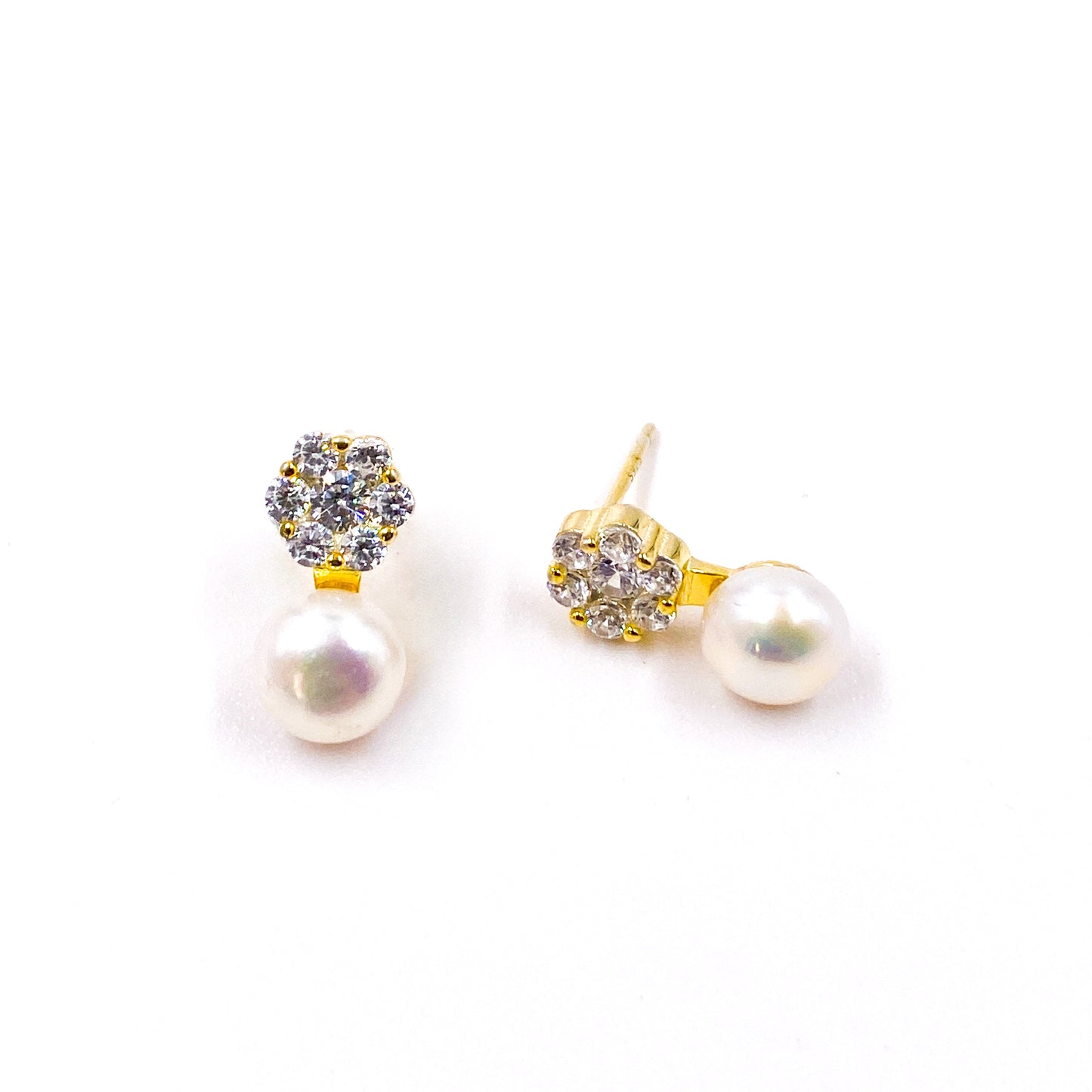 Aretes con flor de zirconias y perla colgante